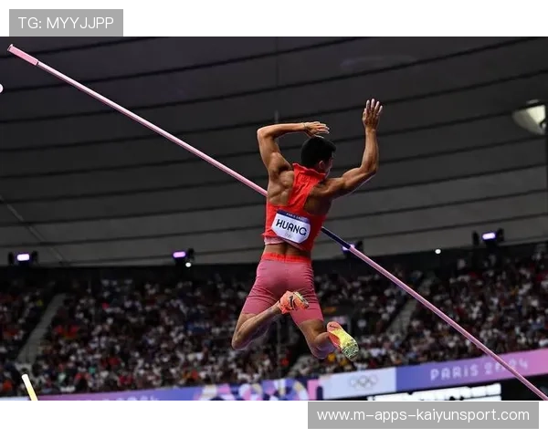 跳高选手加强助跑踩点稳定性，试跳表现良好