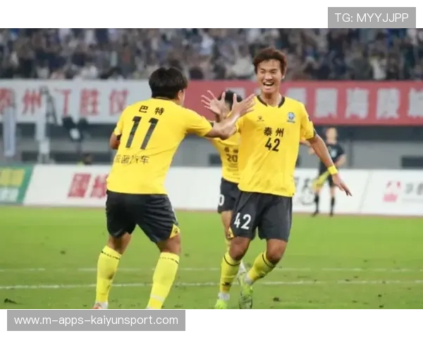 点球大战泰州队激情逆转南通队不敌夺冠,泰州队史新高书写“苏超”传奇 点球大战泰州队激情逆转南通队不敌夺冠,泰州队史新高书写“苏超”传奇